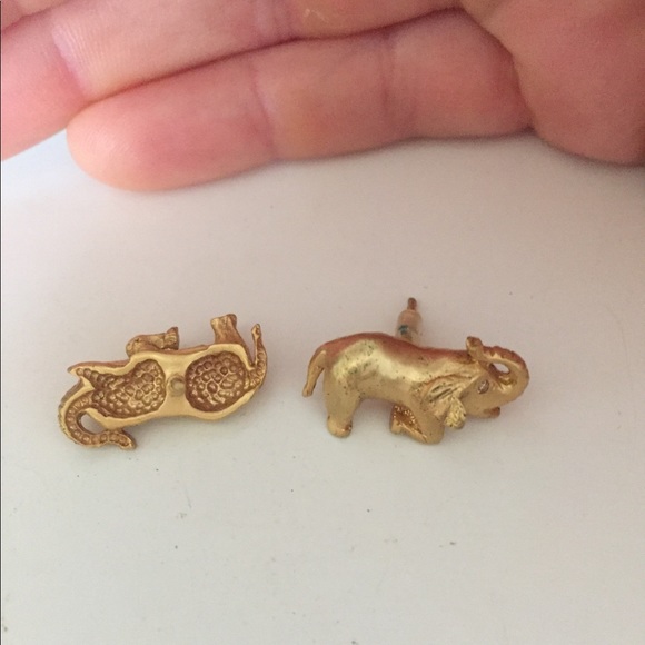 Gold plated elephant studs earrings - Picture 4 of 4
